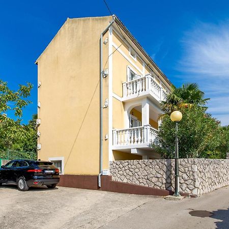 Beautiful Apartment In Omisalj With Kitchen Esterno foto