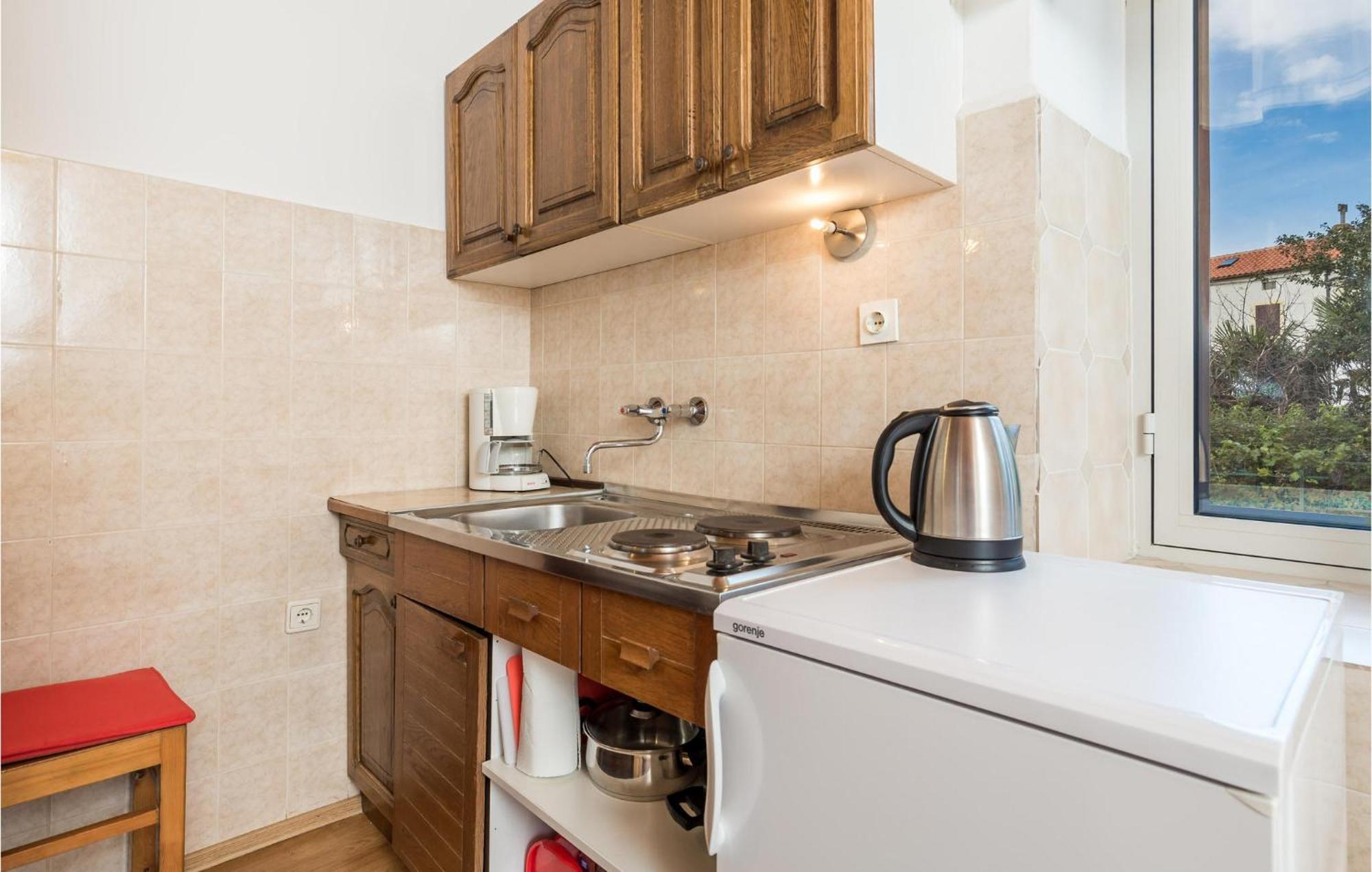 Beautiful Apartment In Omisalj With Kitchen Esterno foto
