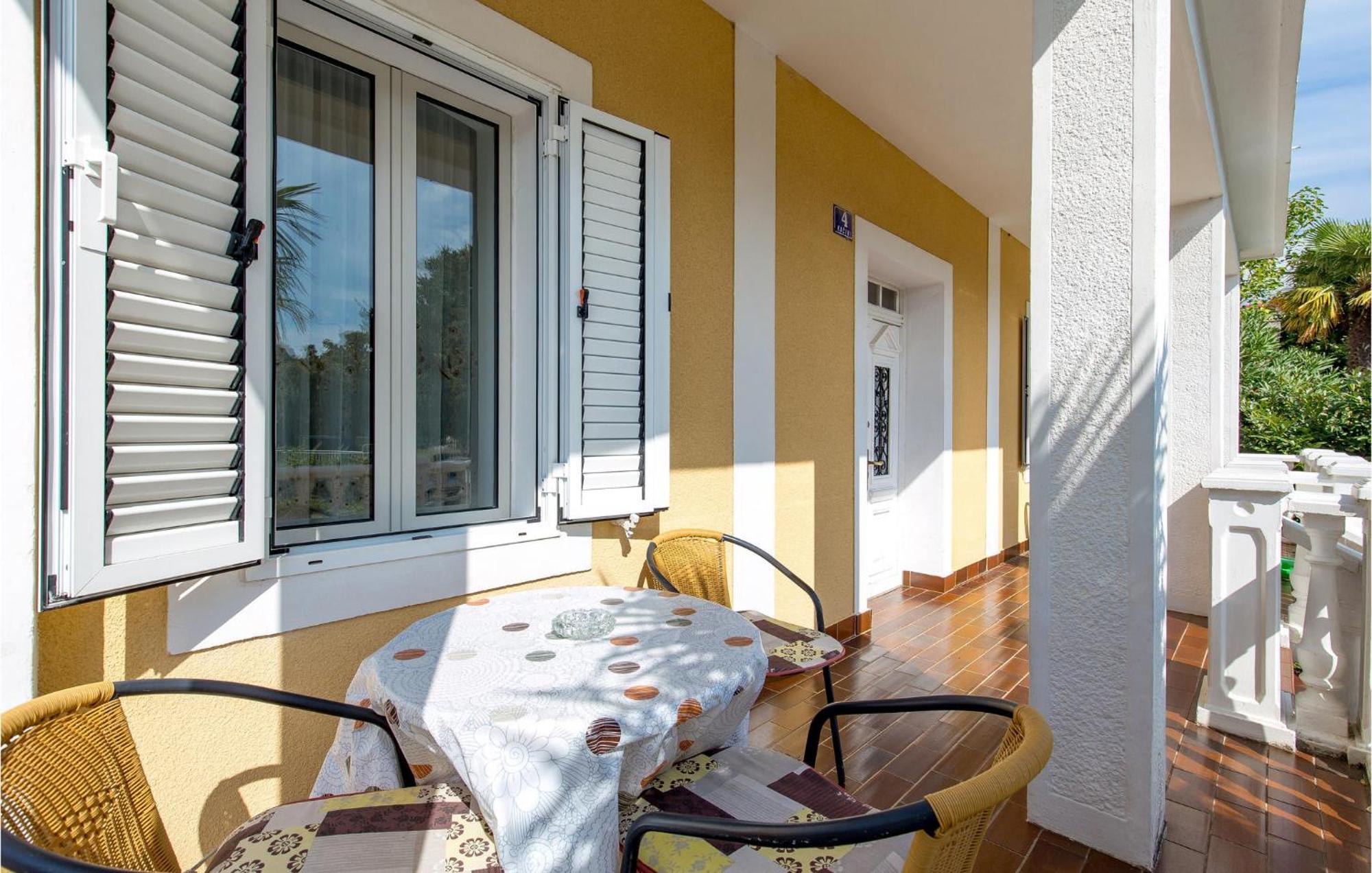 Beautiful Apartment In Omisalj With Kitchen Esterno foto