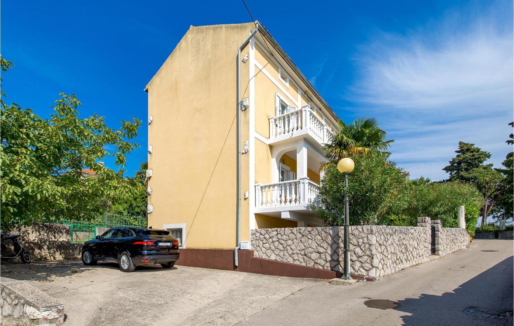 Beautiful Apartment In Omisalj With Kitchen Esterno foto